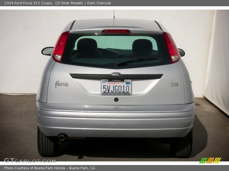 CD Silver Metallic / Dark Charcoal 2004 Ford Focus ZX3 Coupe