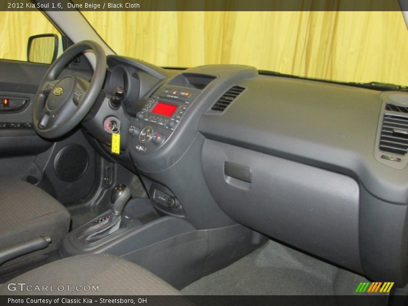 Dune Beige / Black Cloth 2012 Kia Soul 1.6