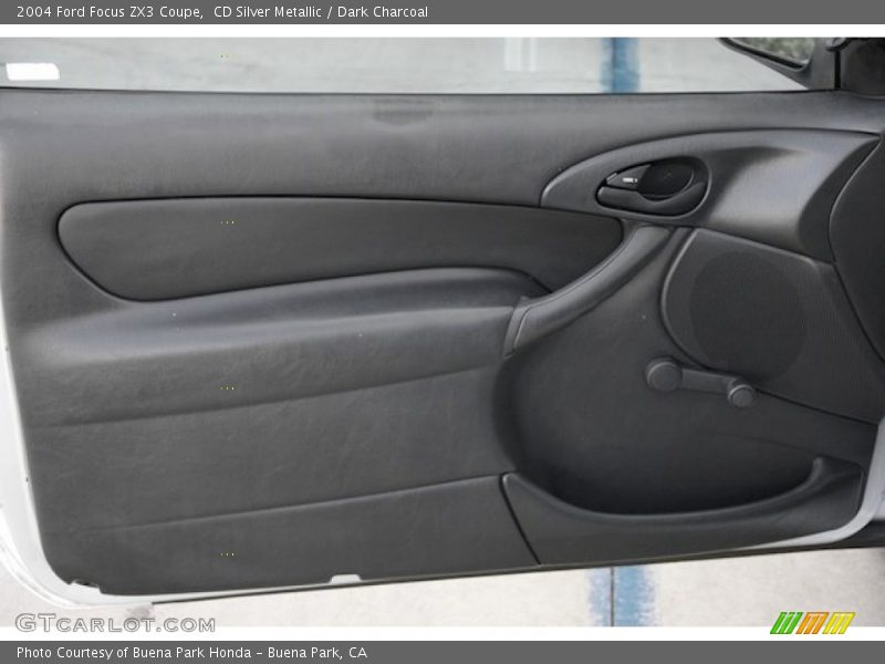 CD Silver Metallic / Dark Charcoal 2004 Ford Focus ZX3 Coupe