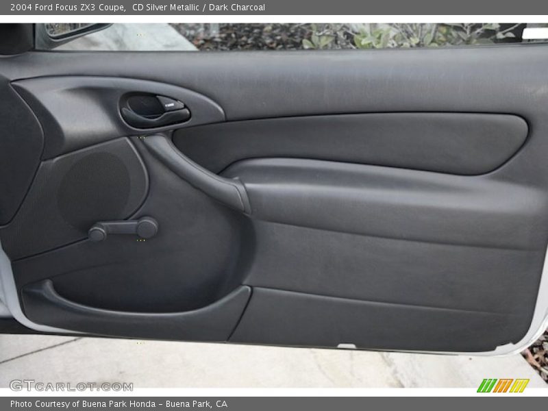 CD Silver Metallic / Dark Charcoal 2004 Ford Focus ZX3 Coupe