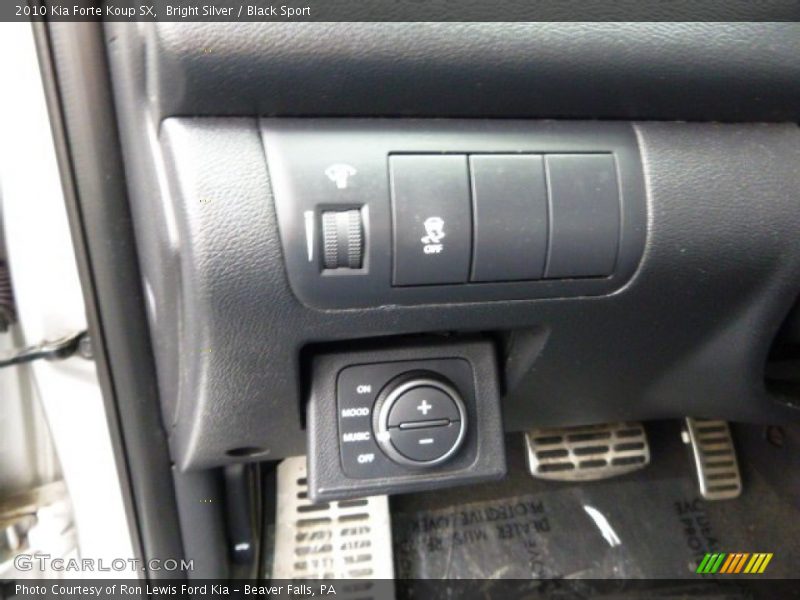 Bright Silver / Black Sport 2010 Kia Forte Koup SX