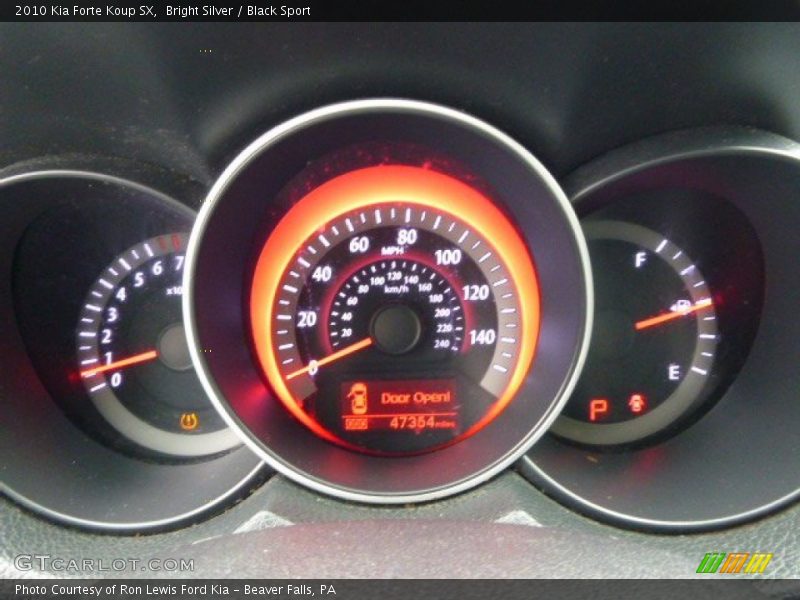 Bright Silver / Black Sport 2010 Kia Forte Koup SX