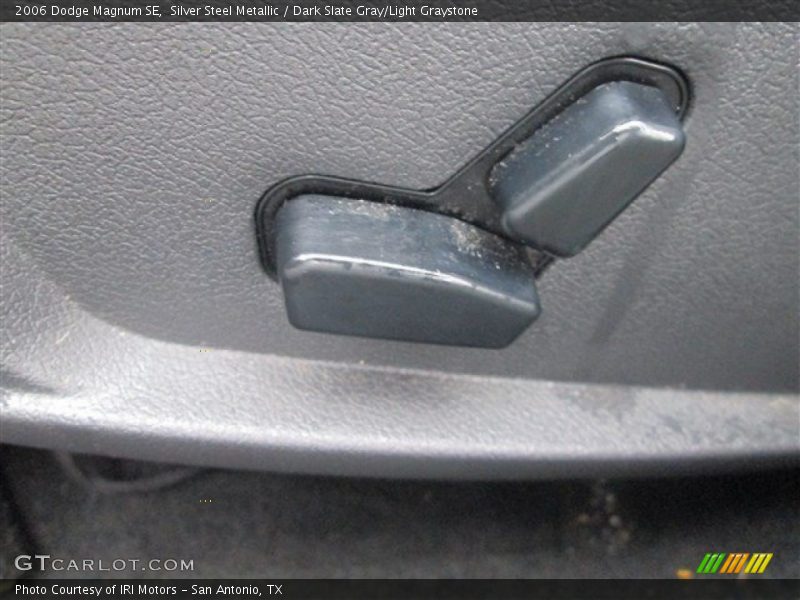 Silver Steel Metallic / Dark Slate Gray/Light Graystone 2006 Dodge Magnum SE