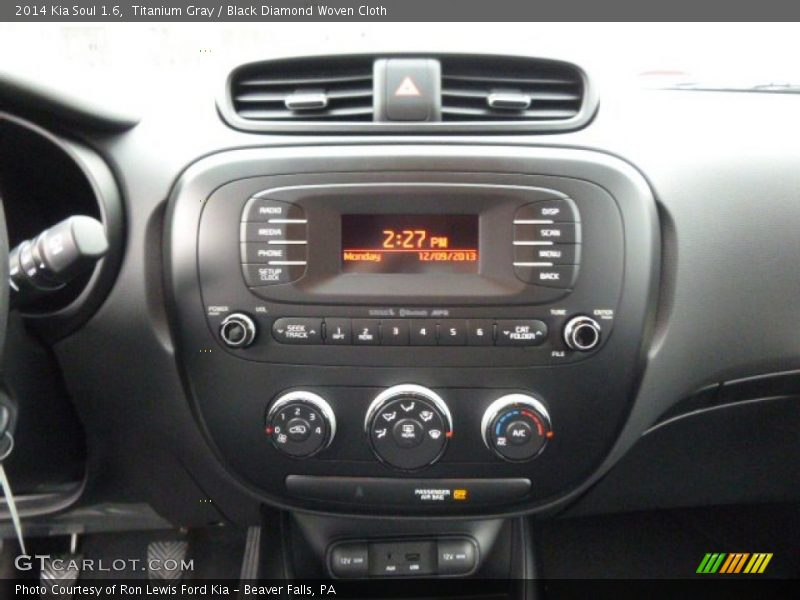 Titanium Gray / Black Diamond Woven Cloth 2014 Kia Soul 1.6