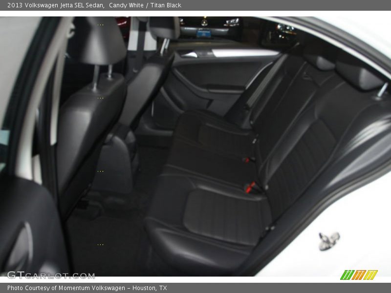Candy White / Titan Black 2013 Volkswagen Jetta SEL Sedan