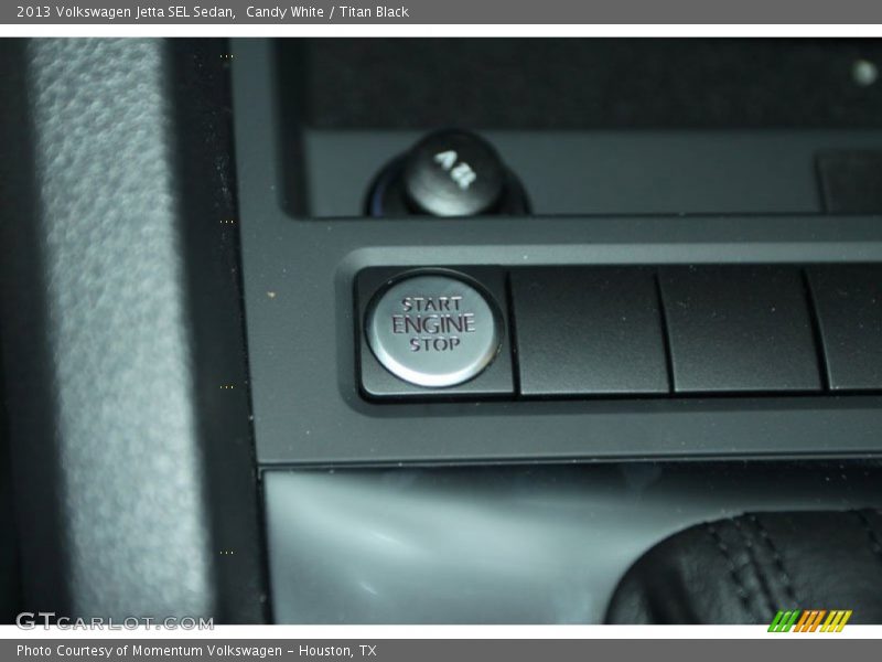 Candy White / Titan Black 2013 Volkswagen Jetta SEL Sedan