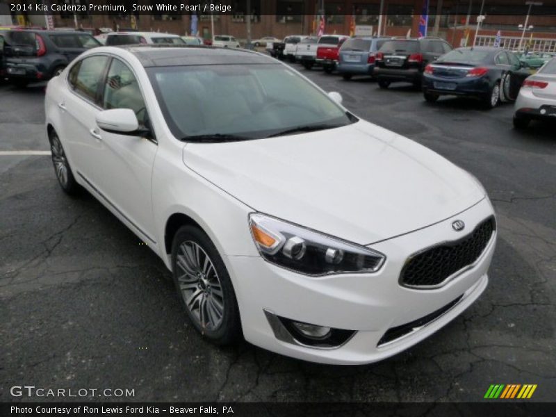 Front 3/4 View of 2014 Cadenza Premium