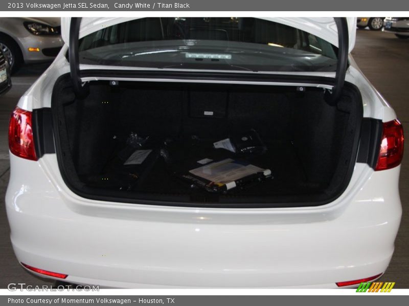 Candy White / Titan Black 2013 Volkswagen Jetta SEL Sedan