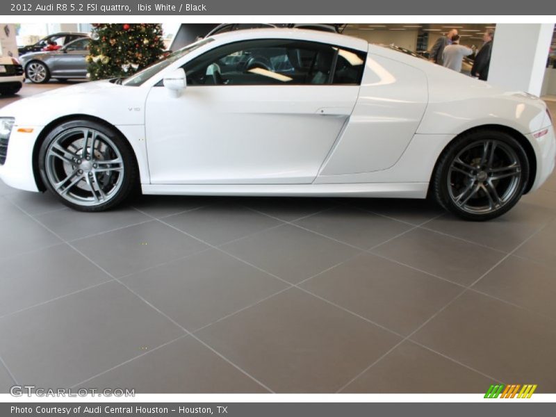 Ibis White / Black 2012 Audi R8 5.2 FSI quattro