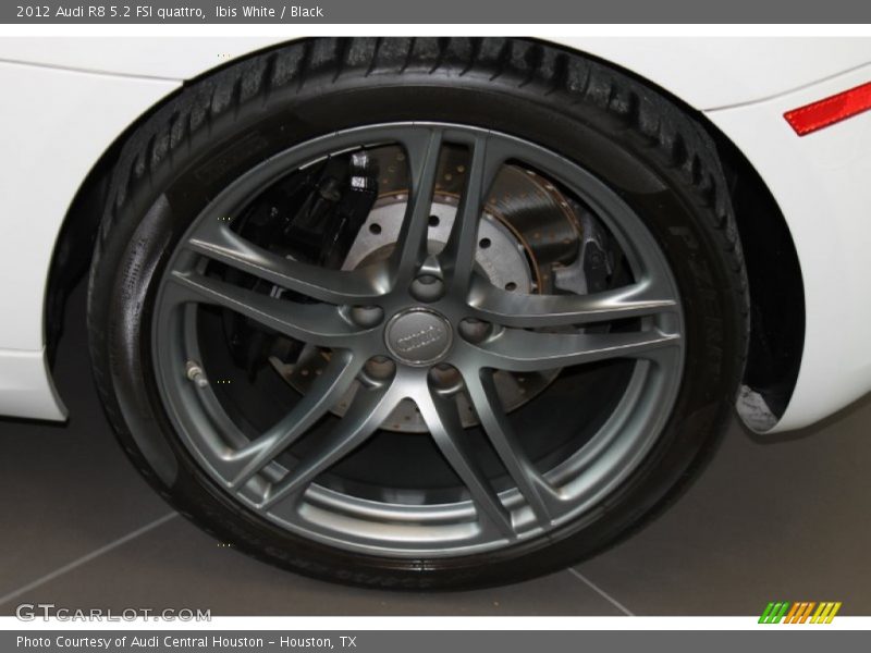 Ibis White / Black 2012 Audi R8 5.2 FSI quattro
