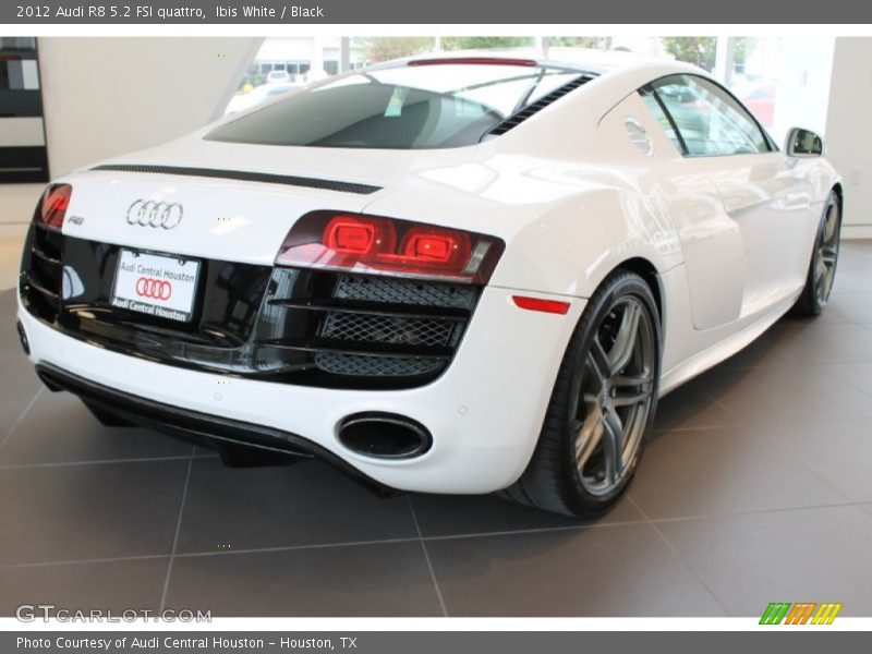 Ibis White / Black 2012 Audi R8 5.2 FSI quattro