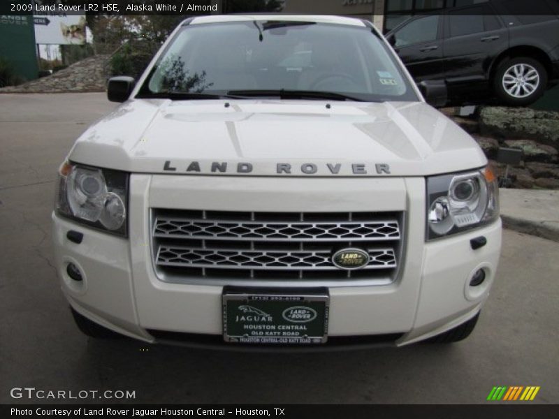 Alaska White / Almond 2009 Land Rover LR2 HSE