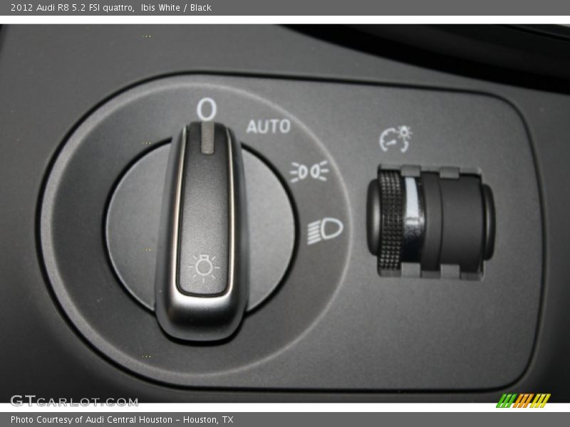 Controls of 2012 R8 5.2 FSI quattro