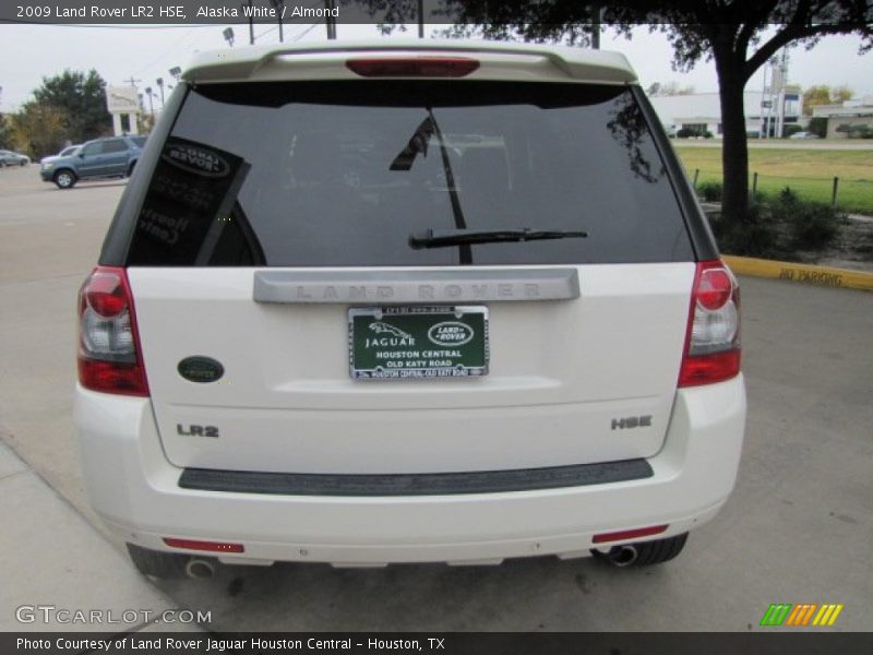 Alaska White / Almond 2009 Land Rover LR2 HSE