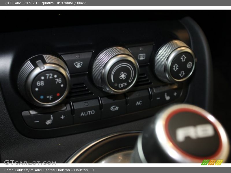 Ibis White / Black 2012 Audi R8 5.2 FSI quattro