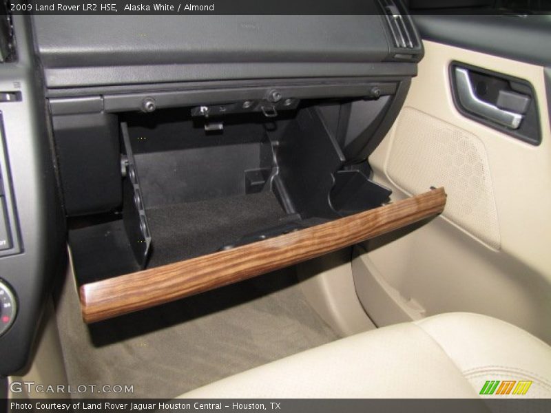 Alaska White / Almond 2009 Land Rover LR2 HSE