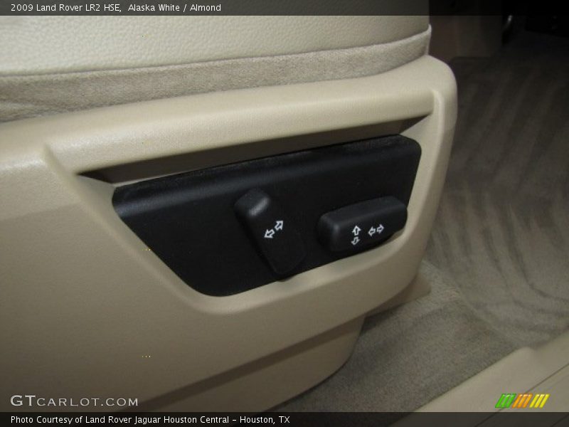 Alaska White / Almond 2009 Land Rover LR2 HSE