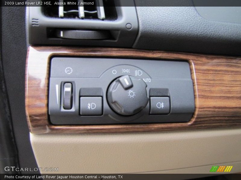 Alaska White / Almond 2009 Land Rover LR2 HSE