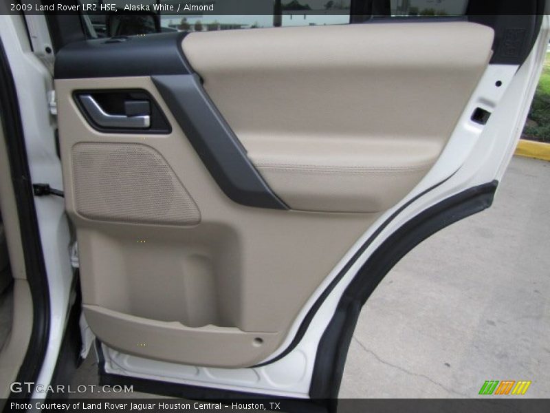 Alaska White / Almond 2009 Land Rover LR2 HSE