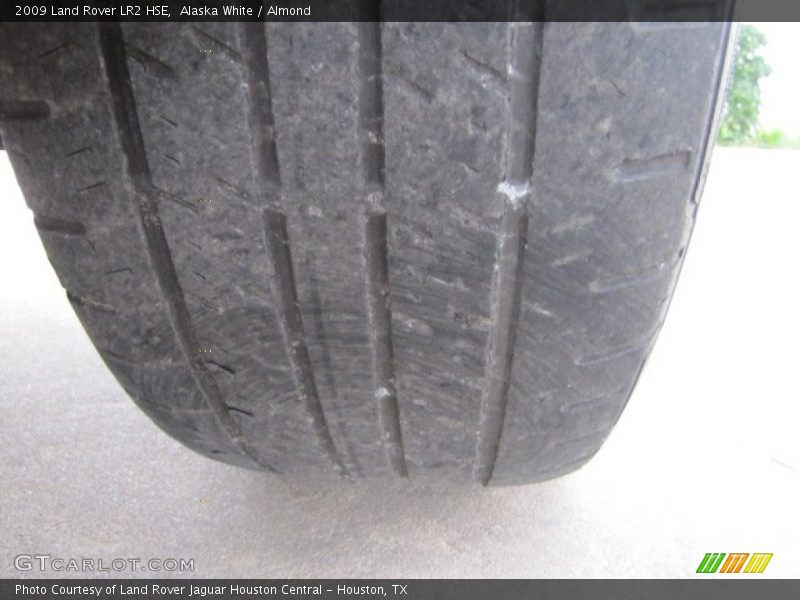 Alaska White / Almond 2009 Land Rover LR2 HSE
