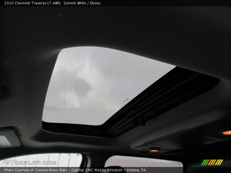 Summit White / Ebony 2010 Chevrolet Traverse LT AWD
