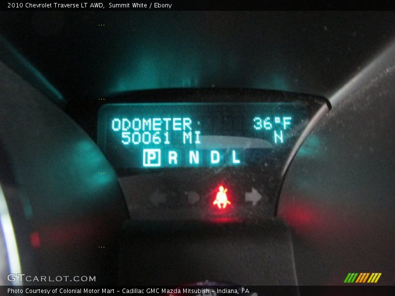 Summit White / Ebony 2010 Chevrolet Traverse LT AWD