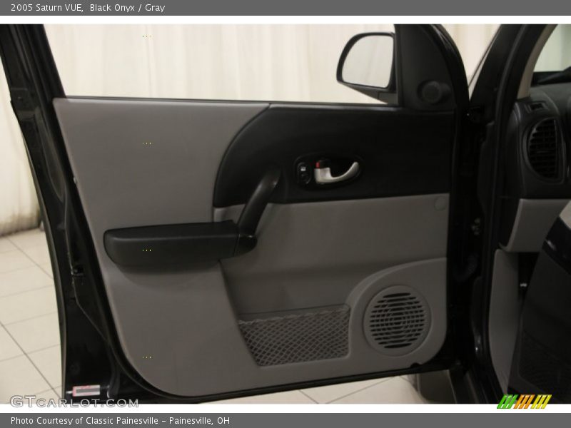 Black Onyx / Gray 2005 Saturn VUE