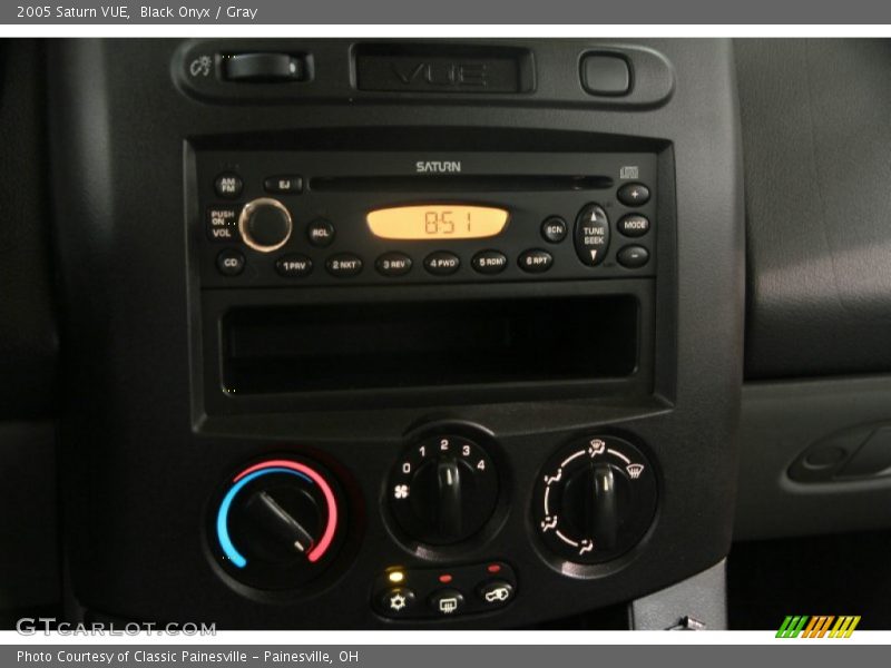 Black Onyx / Gray 2005 Saturn VUE