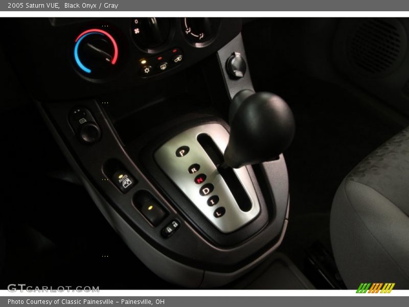 Black Onyx / Gray 2005 Saturn VUE