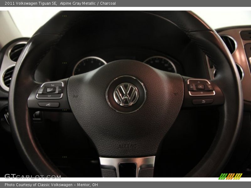 Alpine Gray Metallic / Charcoal 2011 Volkswagen Tiguan SE