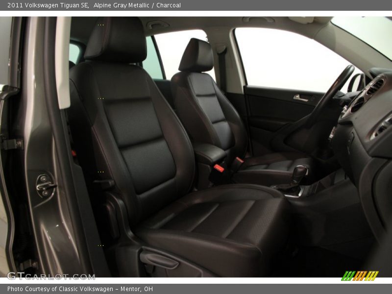 Alpine Gray Metallic / Charcoal 2011 Volkswagen Tiguan SE