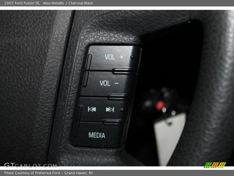 Alloy Metallic / Charcoal Black 2007 Ford Fusion SE