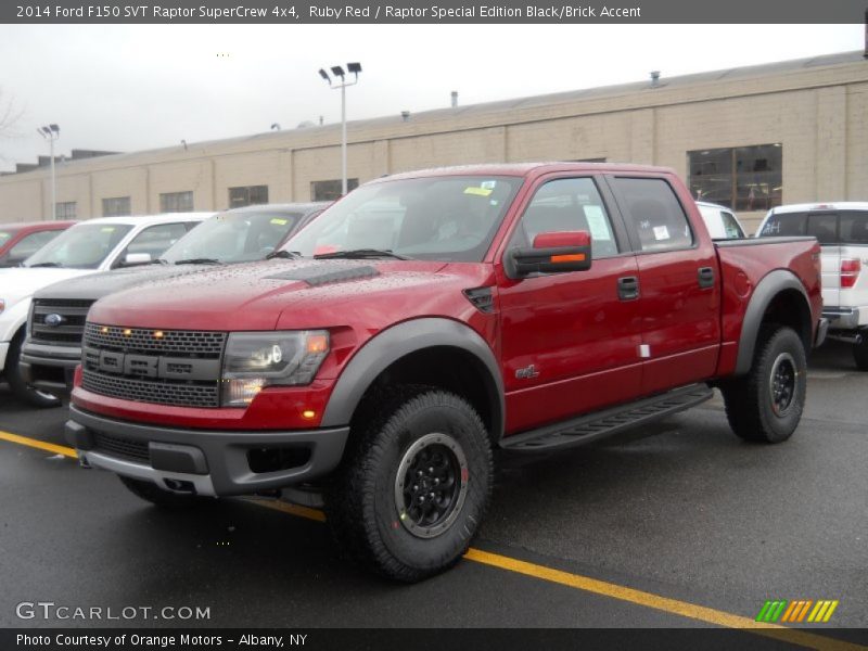 Front 3/4 View of 2014 F150 SVT Raptor SuperCrew 4x4