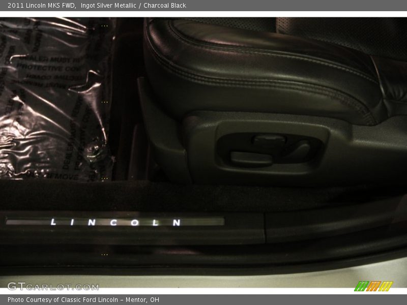 Ingot Silver Metallic / Charcoal Black 2011 Lincoln MKS FWD