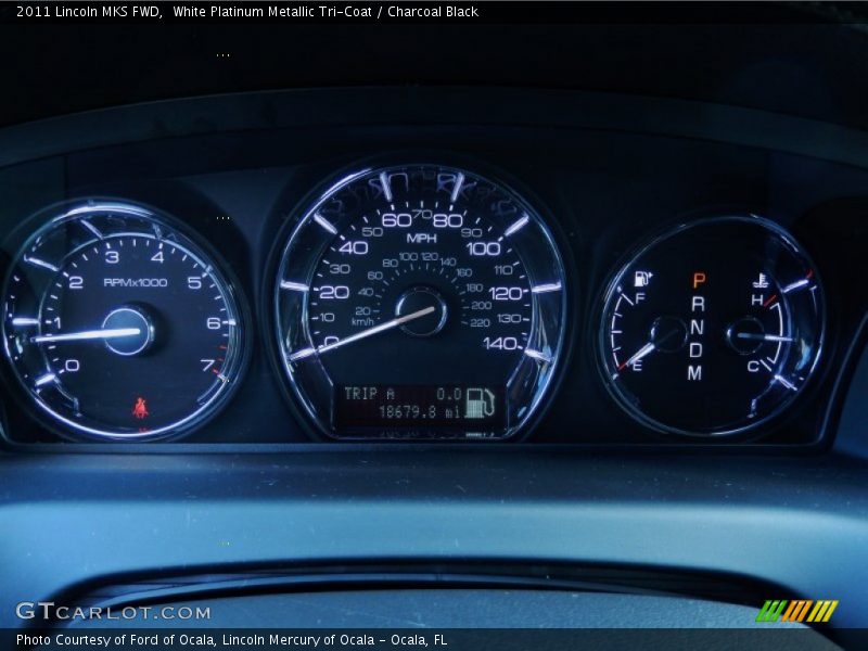 White Platinum Metallic Tri-Coat / Charcoal Black 2011 Lincoln MKS FWD