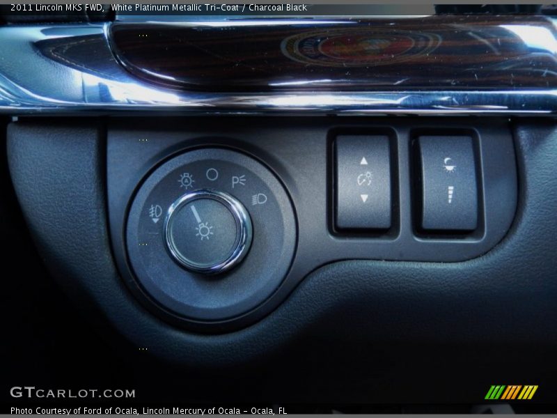 White Platinum Metallic Tri-Coat / Charcoal Black 2011 Lincoln MKS FWD