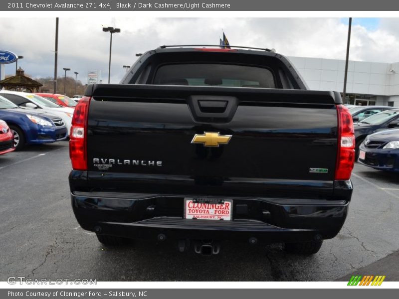 Black / Dark Cashmere/Light Cashmere 2011 Chevrolet Avalanche Z71 4x4