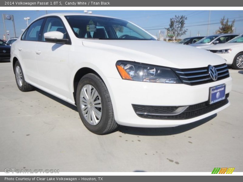 Candy White / Titan Black 2014 Volkswagen Passat 1.8T S