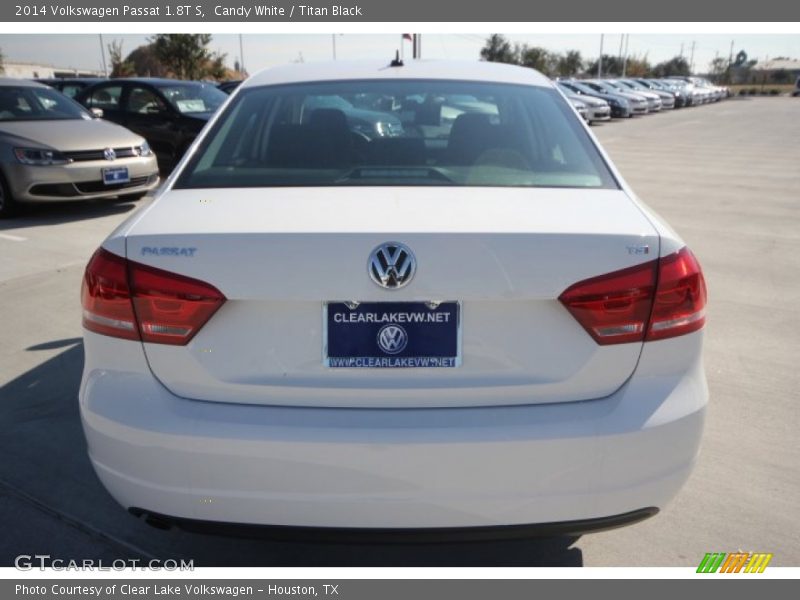 Candy White / Titan Black 2014 Volkswagen Passat 1.8T S