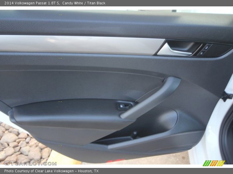 Candy White / Titan Black 2014 Volkswagen Passat 1.8T S