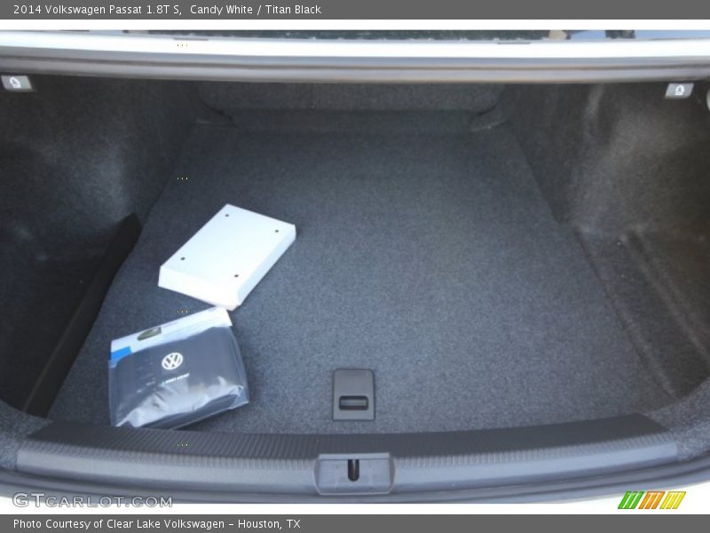 Candy White / Titan Black 2014 Volkswagen Passat 1.8T S