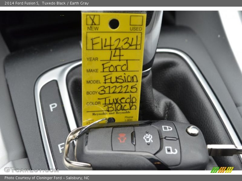 Tuxedo Black / Earth Gray 2014 Ford Fusion S