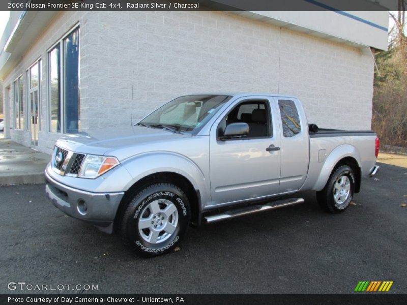 Radiant Silver / Charcoal 2006 Nissan Frontier SE King Cab 4x4