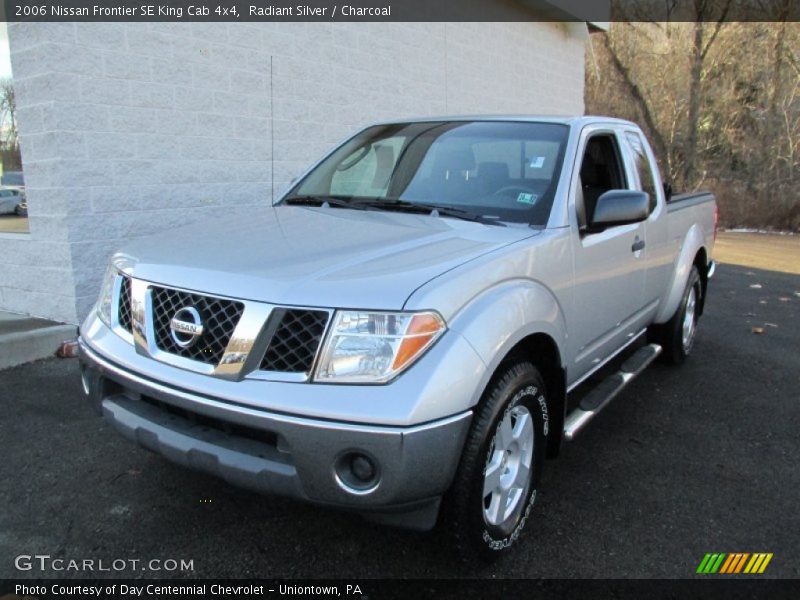 Radiant Silver / Charcoal 2006 Nissan Frontier SE King Cab 4x4