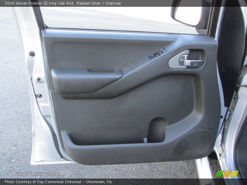 Radiant Silver / Charcoal 2006 Nissan Frontier SE King Cab 4x4