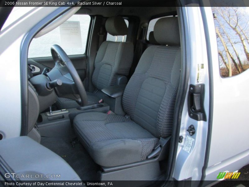 Radiant Silver / Charcoal 2006 Nissan Frontier SE King Cab 4x4