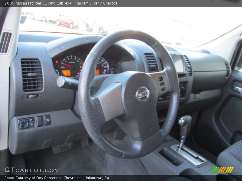 Radiant Silver / Charcoal 2006 Nissan Frontier SE King Cab 4x4