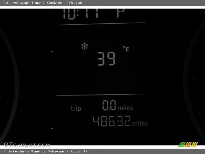 Candy White / Charcoal 2011 Volkswagen Tiguan S