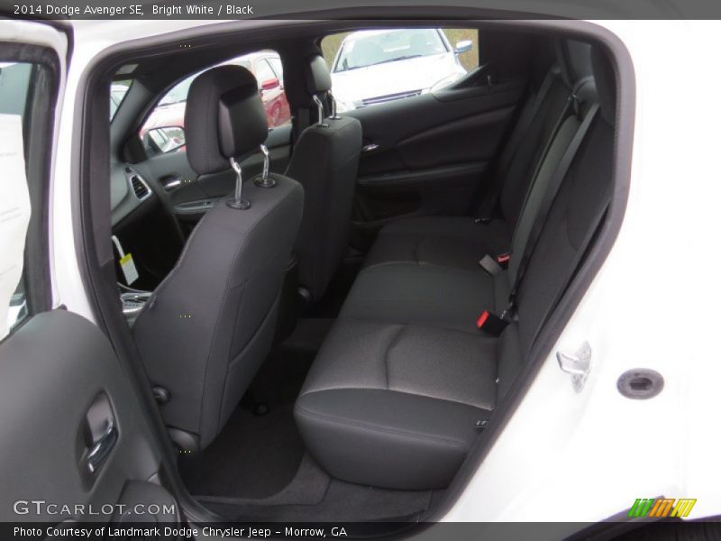 Bright White / Black 2014 Dodge Avenger SE