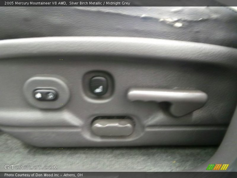 Silver Birch Metallic / Midnight Grey 2005 Mercury Mountaineer V8 AWD